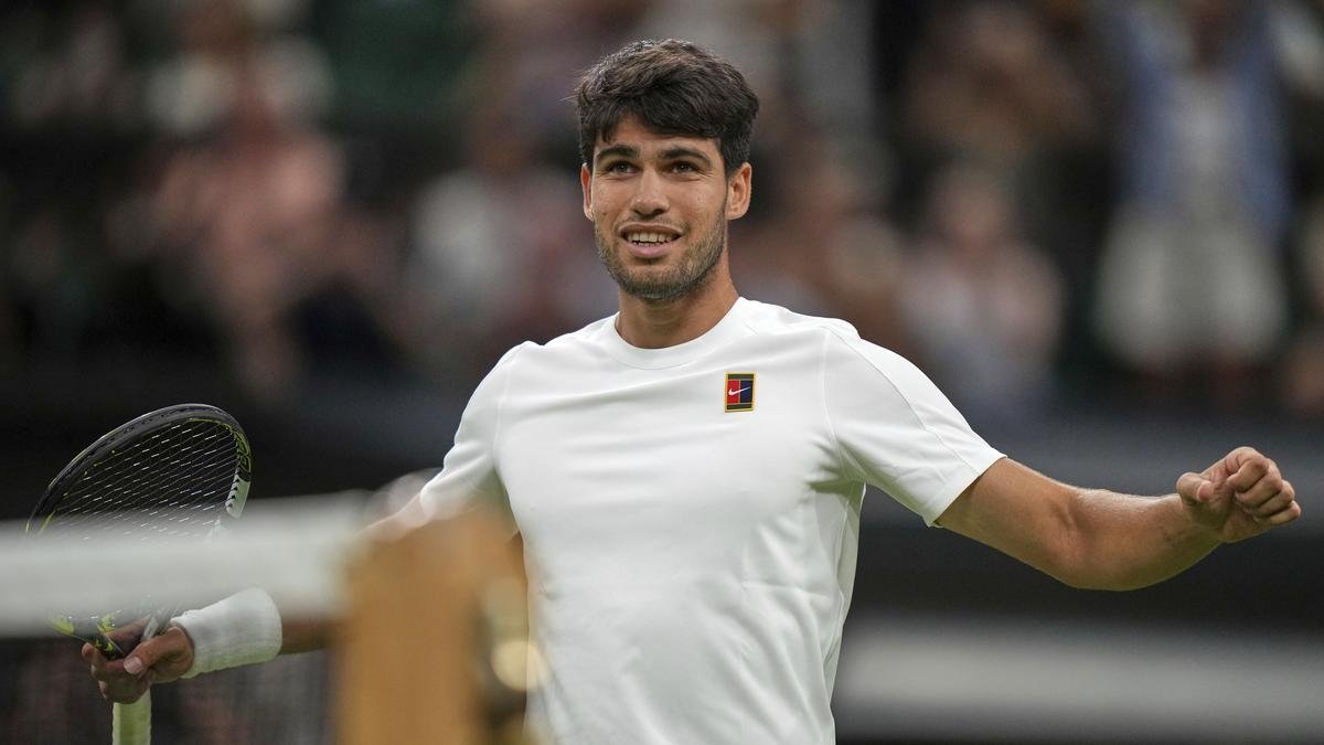 Wimbledon 2025: Alcaraz Sabalenka Reach Quarterfinals – Grass-Court Glory and Grit