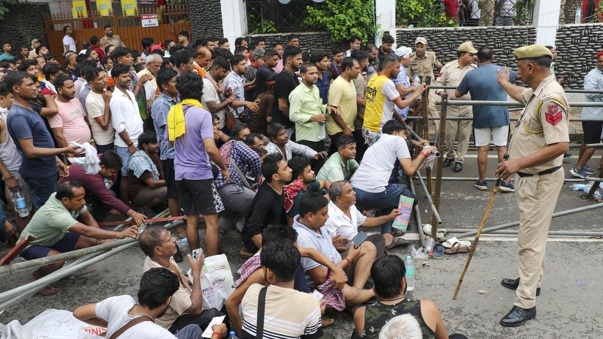 Amarnath Yatra Registration Kicks Off: Pilgrims Make Beeline in Jammu Amid Tight Security and Spiritual Fervour