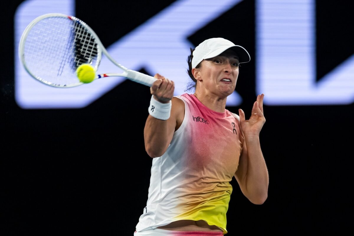 Swiatek Crushes Kudermetova to Advance, While Wimbledon Sees Major Early Upsets